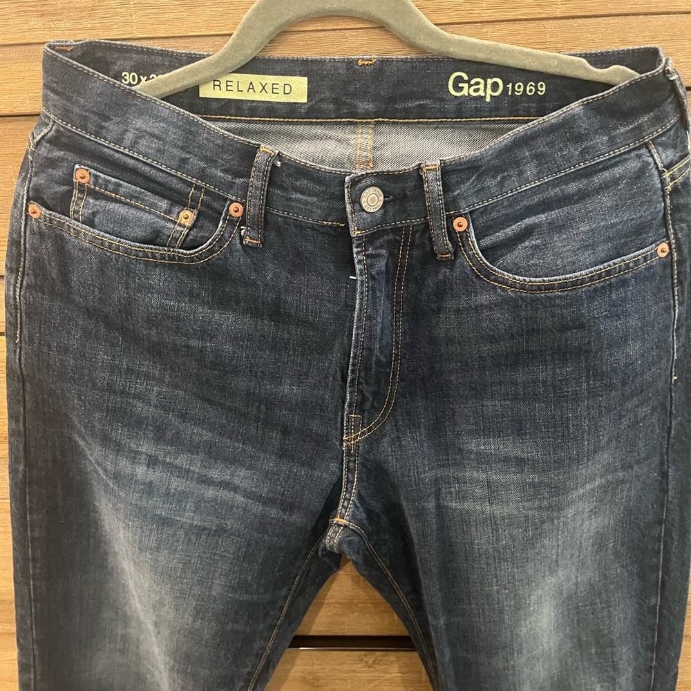 GAP Men's Indigo Relaxed fit Jeans - Picture 2 of 5
